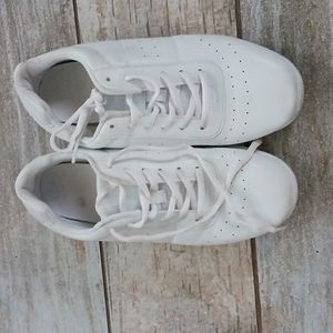 Cheer shoes